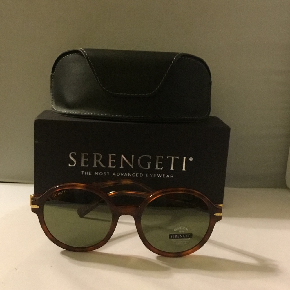 Serengeti Joan Tortoise Sunglasses Polarized  with Green Lenses Women.